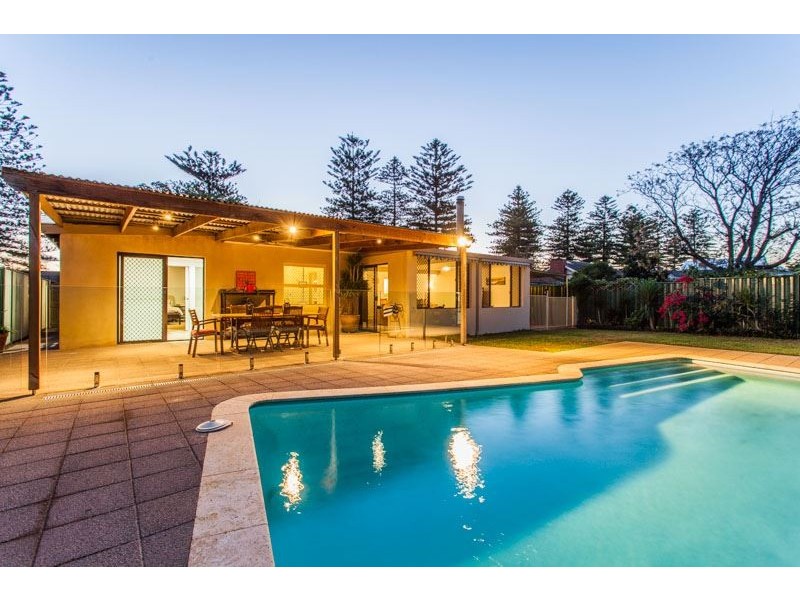 12 Smith Street, Beaconsfield WA 6162