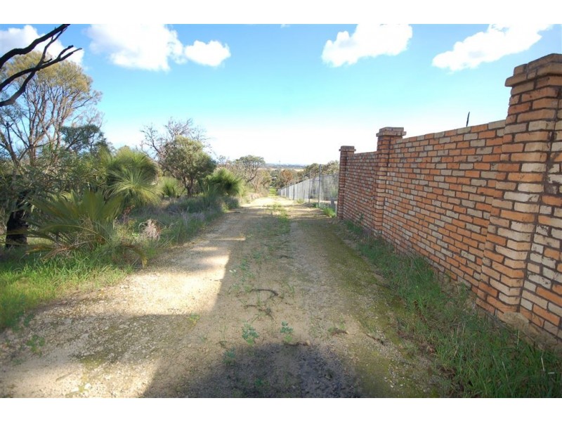 300 Henderson Road, Munster WA 6166