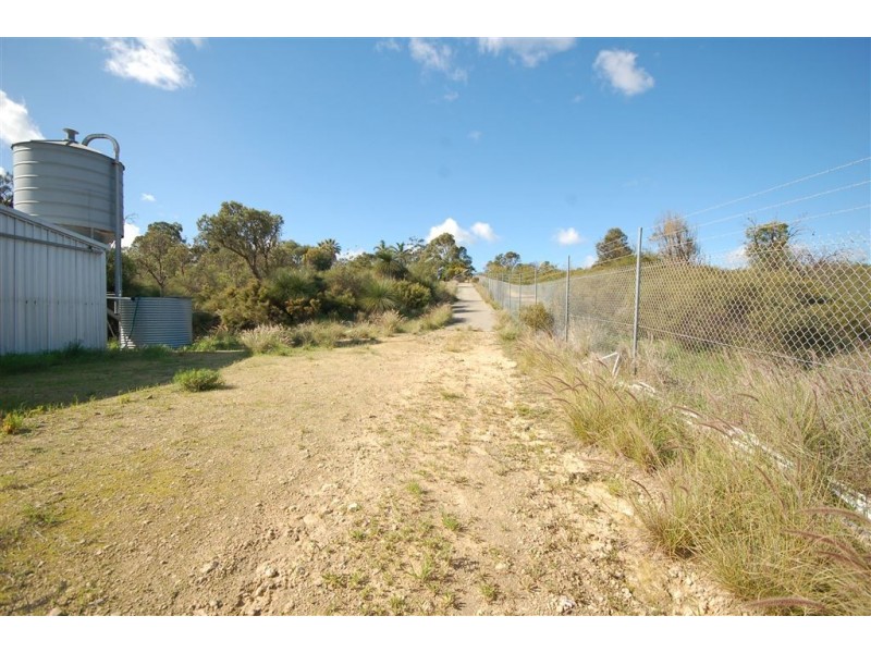 300 Henderson Road, Munster WA 6166