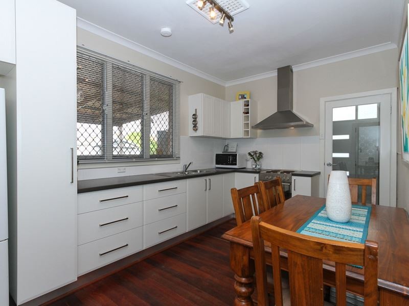 24 Thorsager Street, Coolbellup WA 6163