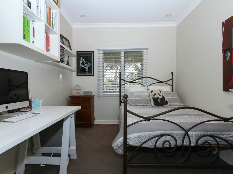 24 Thorsager Street, Coolbellup WA 6163