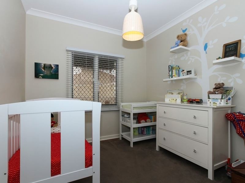 24 Thorsager Street, Coolbellup WA 6163