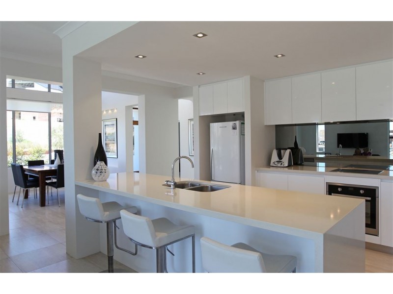 14 Huntress Avenue, North Coogee WA 6163