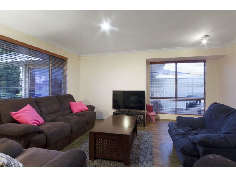 24 Glenway Loop, Cooloongup WA 6168