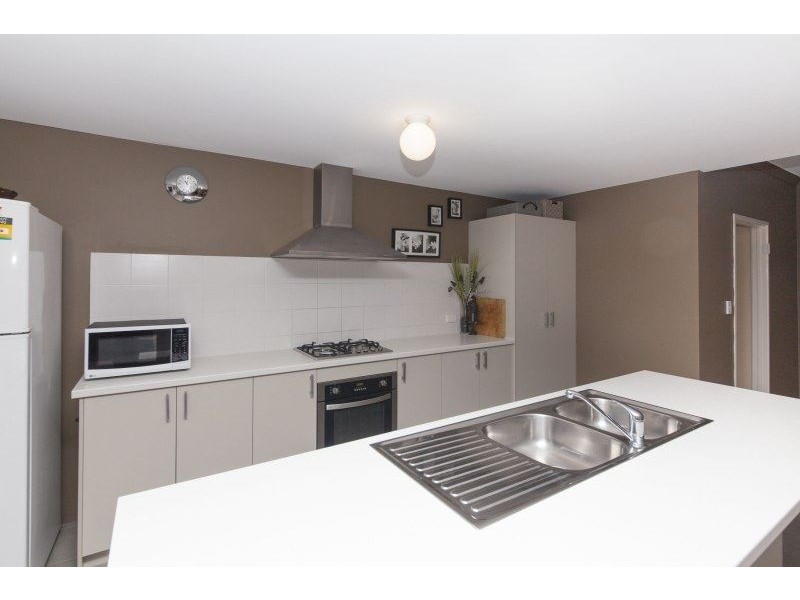 16 Shaftesbury Way, Wellard WA 6170