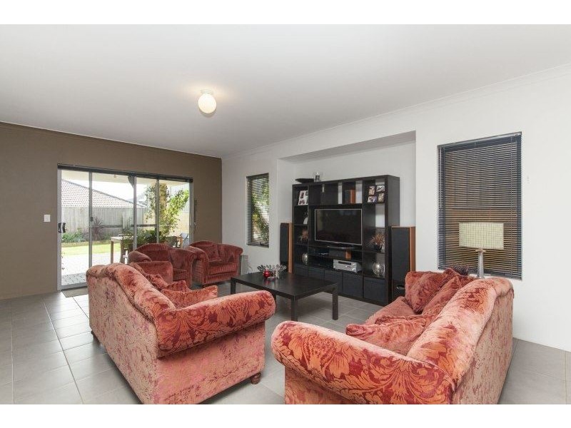 16 Shaftesbury Way, Wellard WA 6170