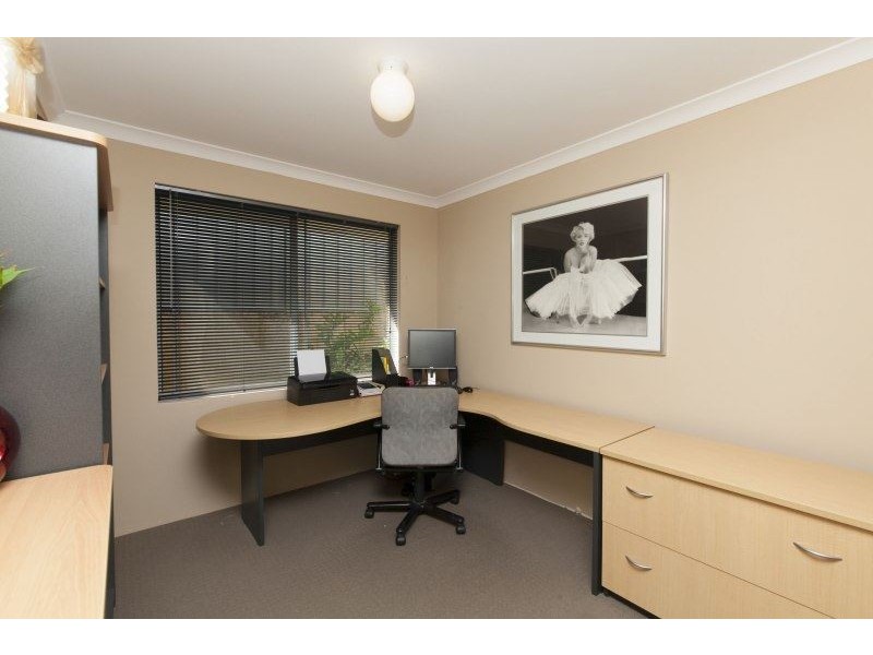 16 Shaftesbury Way, Wellard WA 6170