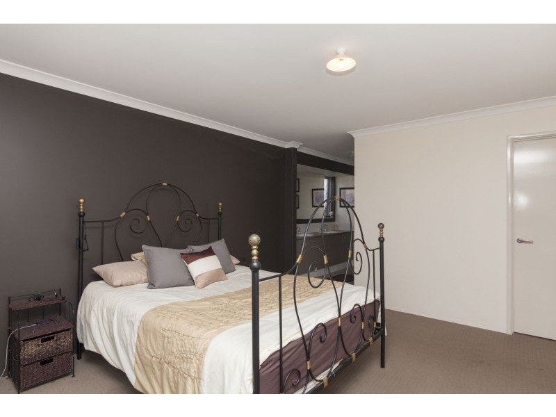 16 Shaftesbury Way, Wellard WA 6170