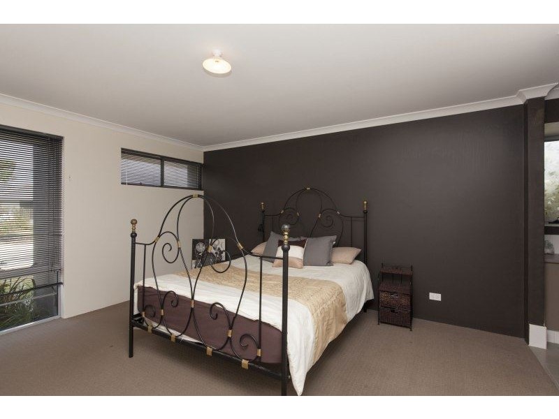 16 Shaftesbury Way, Wellard WA 6170