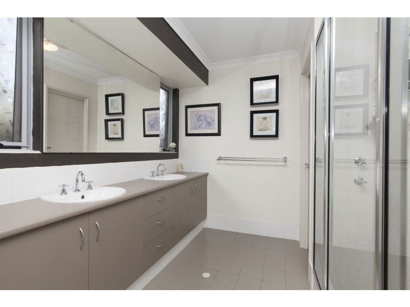 16 Shaftesbury Way, Wellard WA 6170