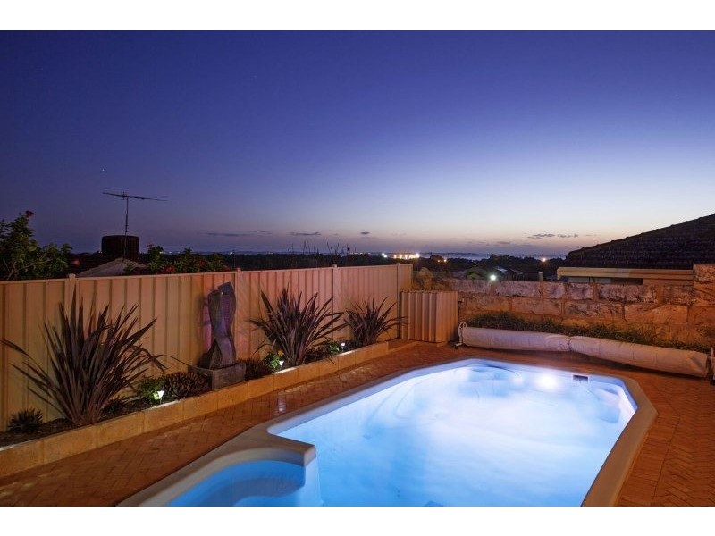 52 Castellon Crescent, Coogee WA 6166