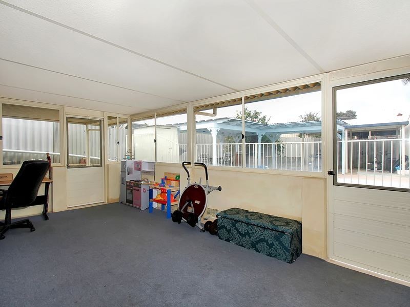 4 Yorston Place, Hamilton Hill WA 6163