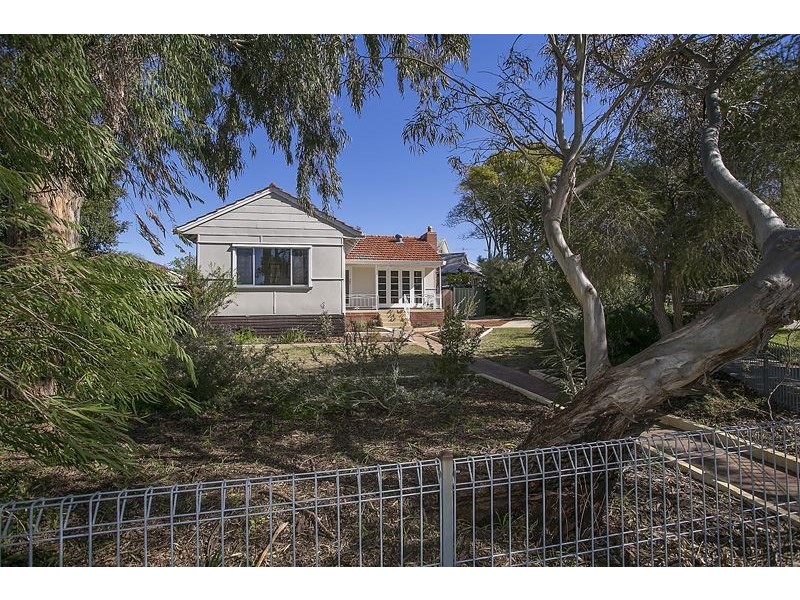 39 Chadwick Street, Hilton WA 6163