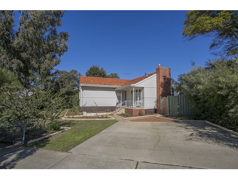 39 Chadwick Street, Hilton WA 6163