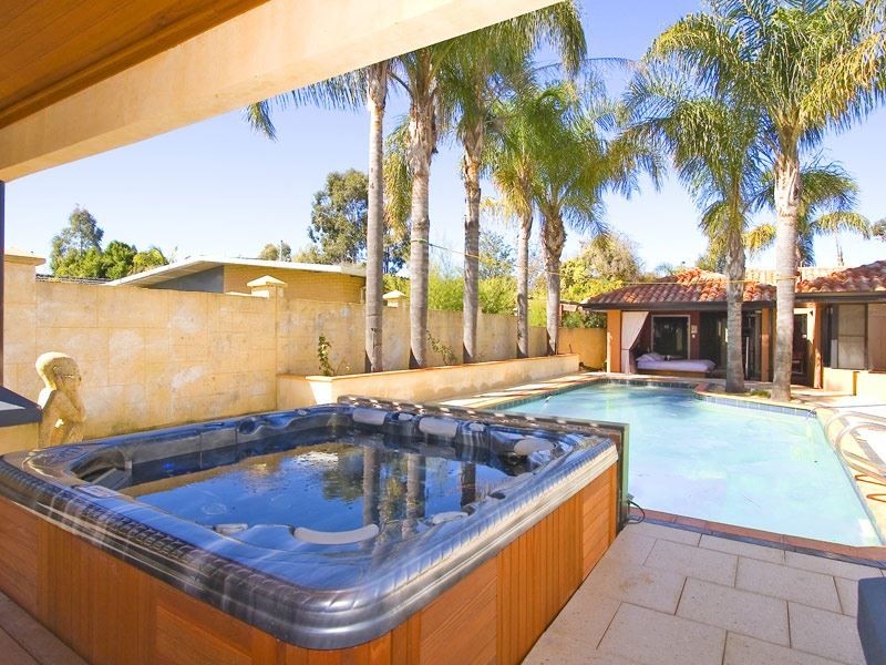 70 Bull Creek Road, Rossmoyne WA 6148