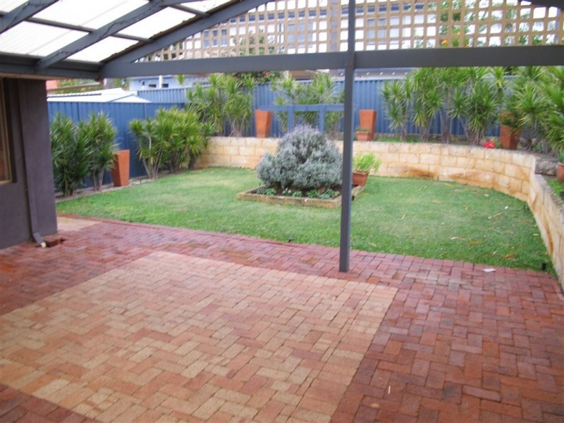 52 Gladstone Road, Leeming WA 6149