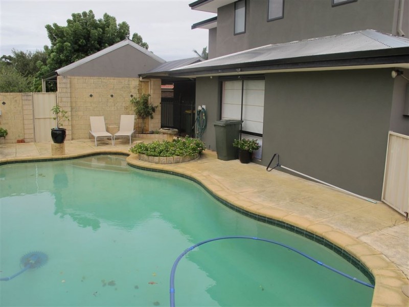 52 Gladstone Road, Leeming WA 6149