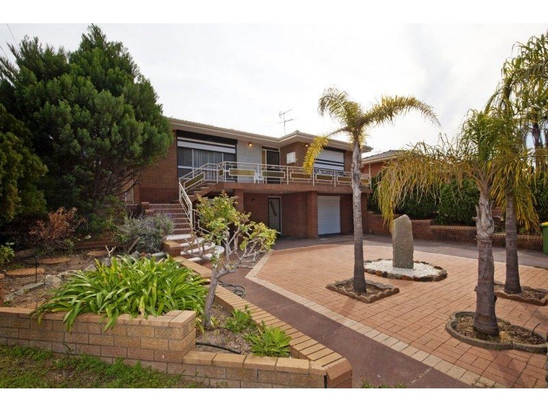 1 Badham Close, Beaconsfield WA 6162