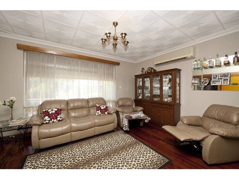 1 Badham Close, Beaconsfield WA 6162