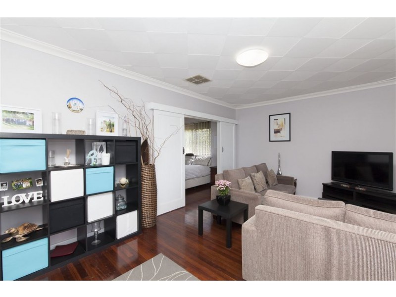 9 Hillier Crescent, Hamilton Hill WA 6163