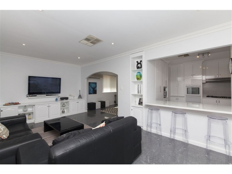 9 Hillier Crescent, Hamilton Hill WA 6163