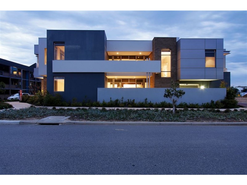 60 Breaksea Drive, North Coogee WA 6163