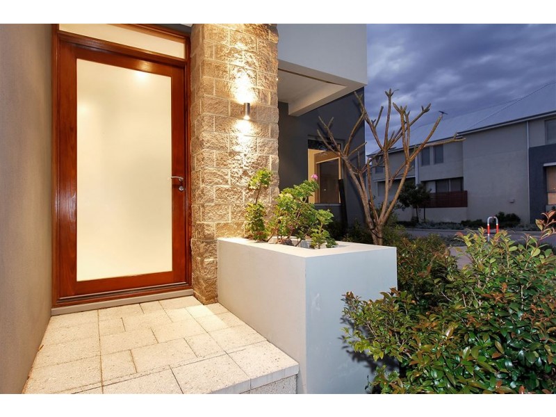 60 Breaksea Drive, North Coogee WA 6163