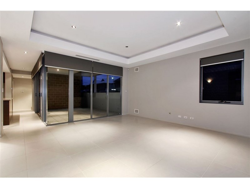 60 Breaksea Drive, North Coogee WA 6163