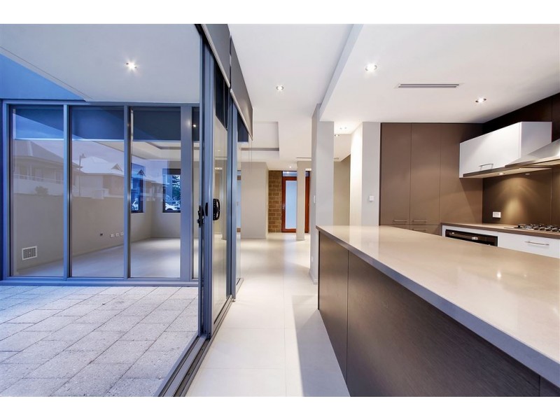 60 Breaksea Drive, North Coogee WA 6163