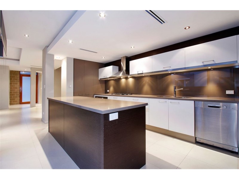 60 Breaksea Drive, North Coogee WA 6163