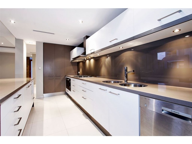 60 Breaksea Drive, North Coogee WA 6163