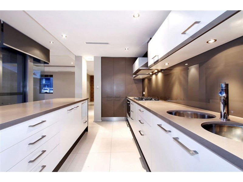 60 Breaksea Drive, North Coogee WA 6163