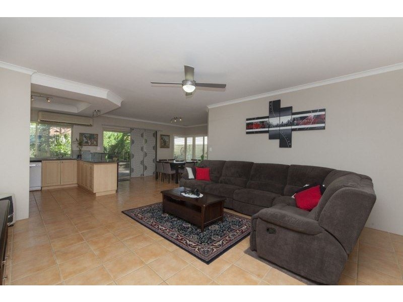 216 Glen Iris Drive, Jandakot WA 6164