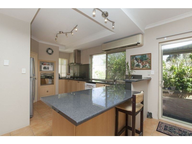 216 Glen Iris Drive, Jandakot WA 6164