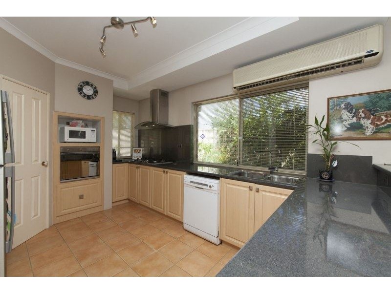 216 Glen Iris Drive, Jandakot WA 6164