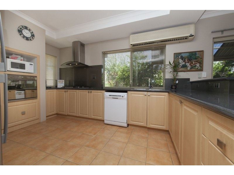 216 Glen Iris Drive, Jandakot WA 6164