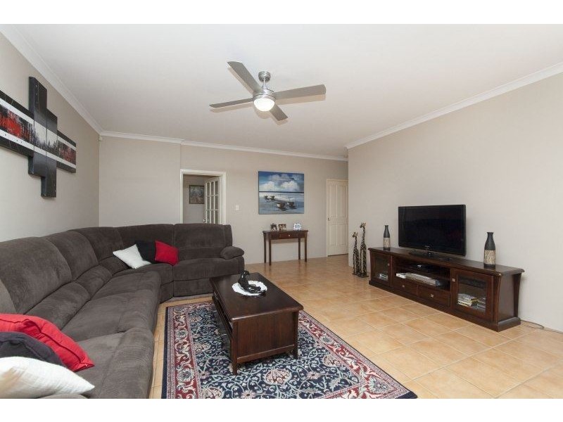 216 Glen Iris Drive, Jandakot WA 6164