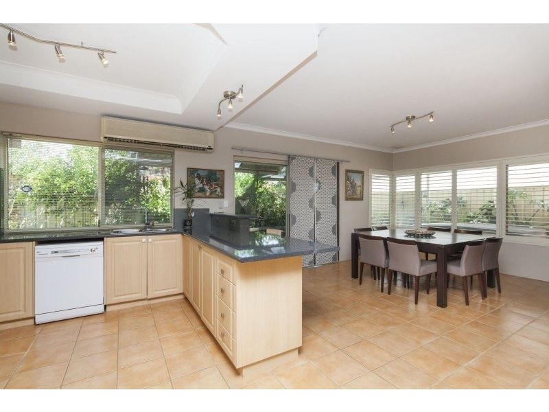 216 Glen Iris Drive, Jandakot WA 6164