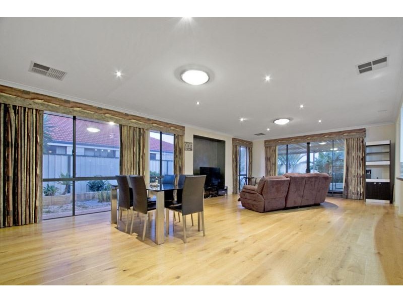 47 Minerva Loop, Success WA 6164