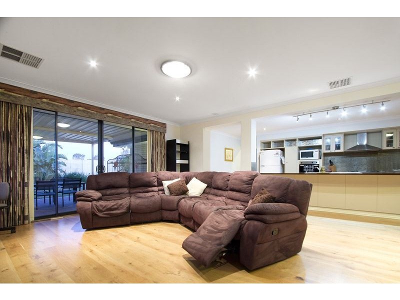 47 Minerva Loop, Success WA 6164