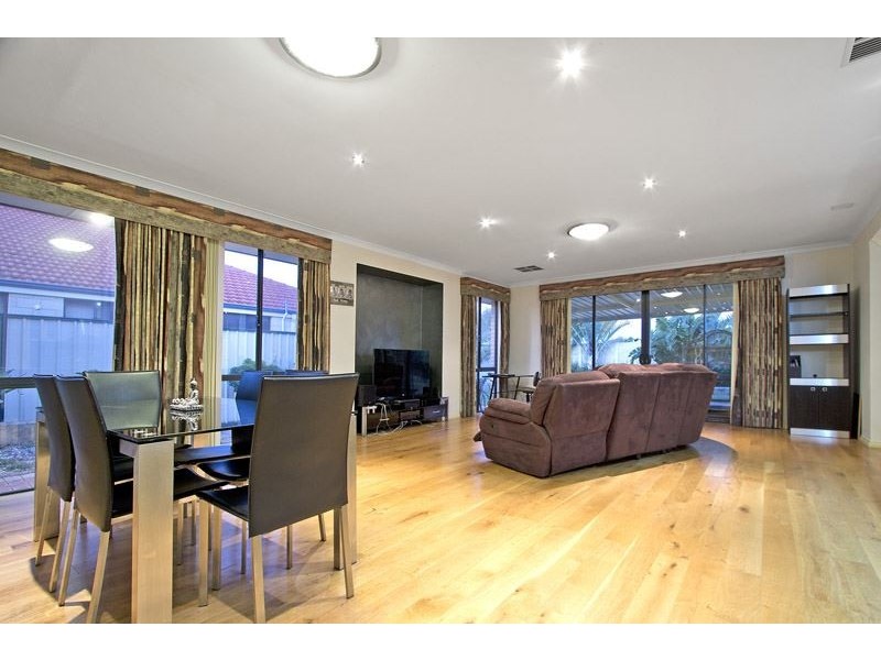 47 Minerva Loop, Success WA 6164