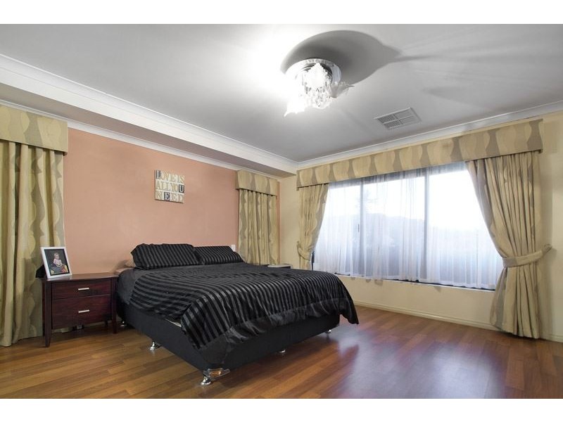 47 Minerva Loop, Success WA 6164