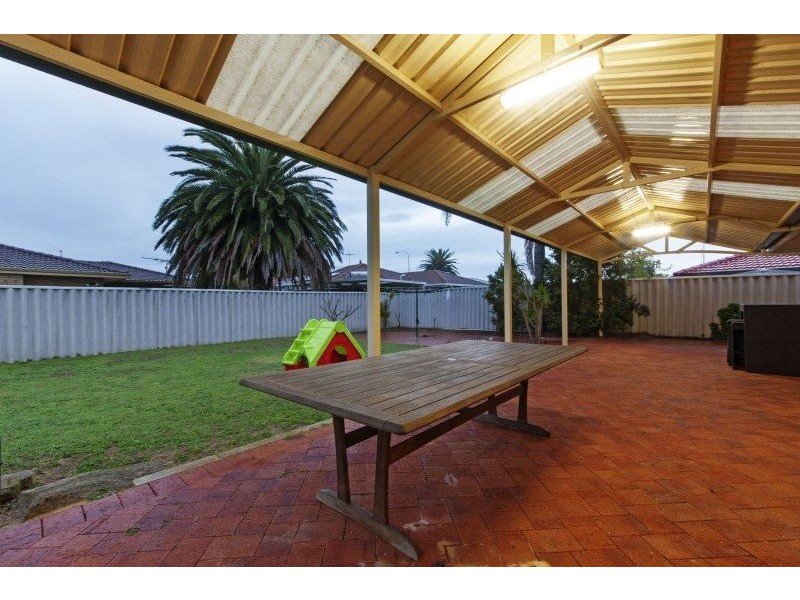 24 Glenway Loop, Cooloongup WA 6168