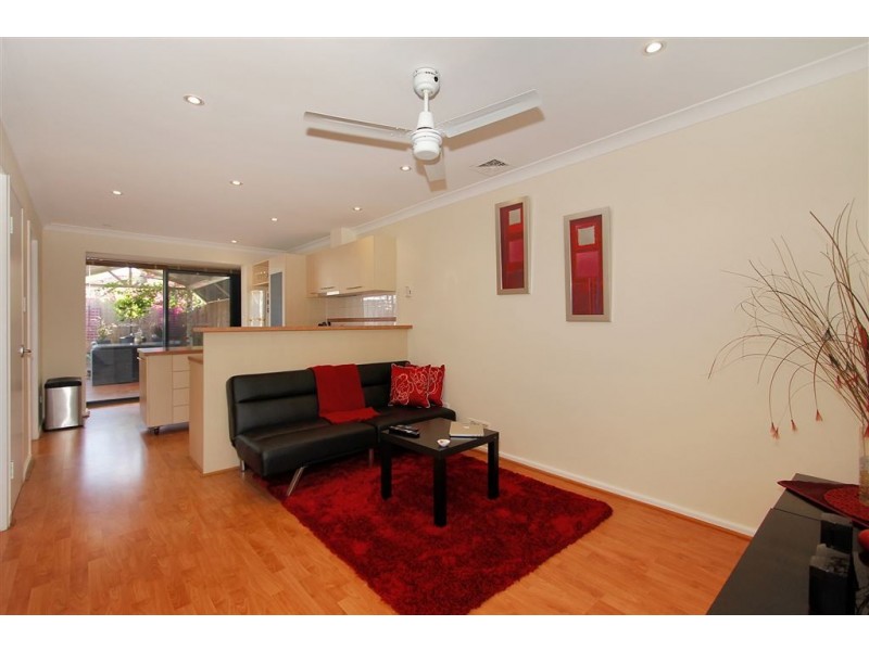 2/2 Lear Place, Coolbellup WA 6163