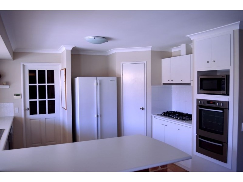 28 Pennlake Drive, Spearwood WA 6163