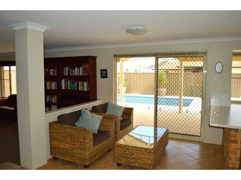 28 Pennlake Drive, Spearwood WA 6163