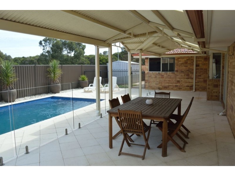 28 Pennlake Drive, Spearwood WA 6163