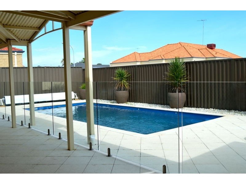 28 Pennlake Drive, Spearwood WA 6163