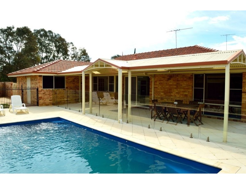 28 Pennlake Drive, Spearwood WA 6163