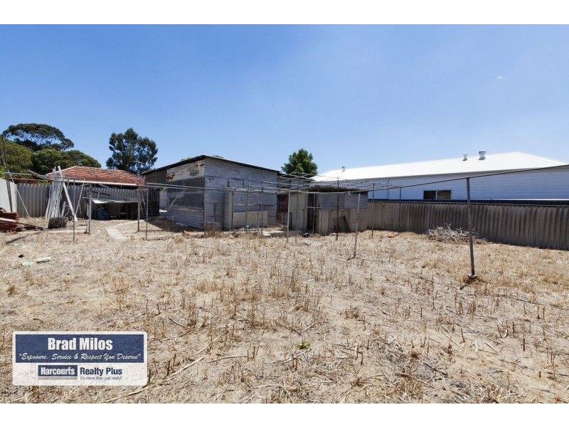 8 Lee Avenue, Hilton WA 6163